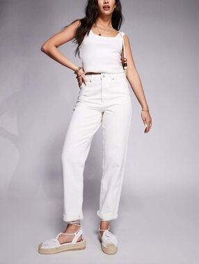 NWT H&M White High-Rise Comfort Stretch Mom Jeans | Size 2